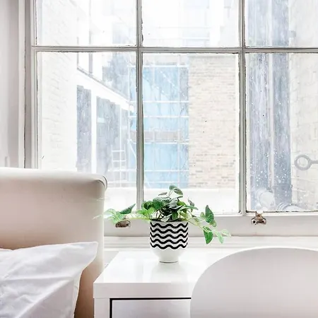 Studio Near Queensway